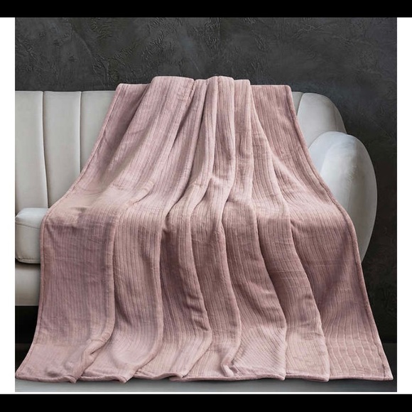 monte & jardin Bedding New Monte Jardin Queen Velvet Blanket Poshmark